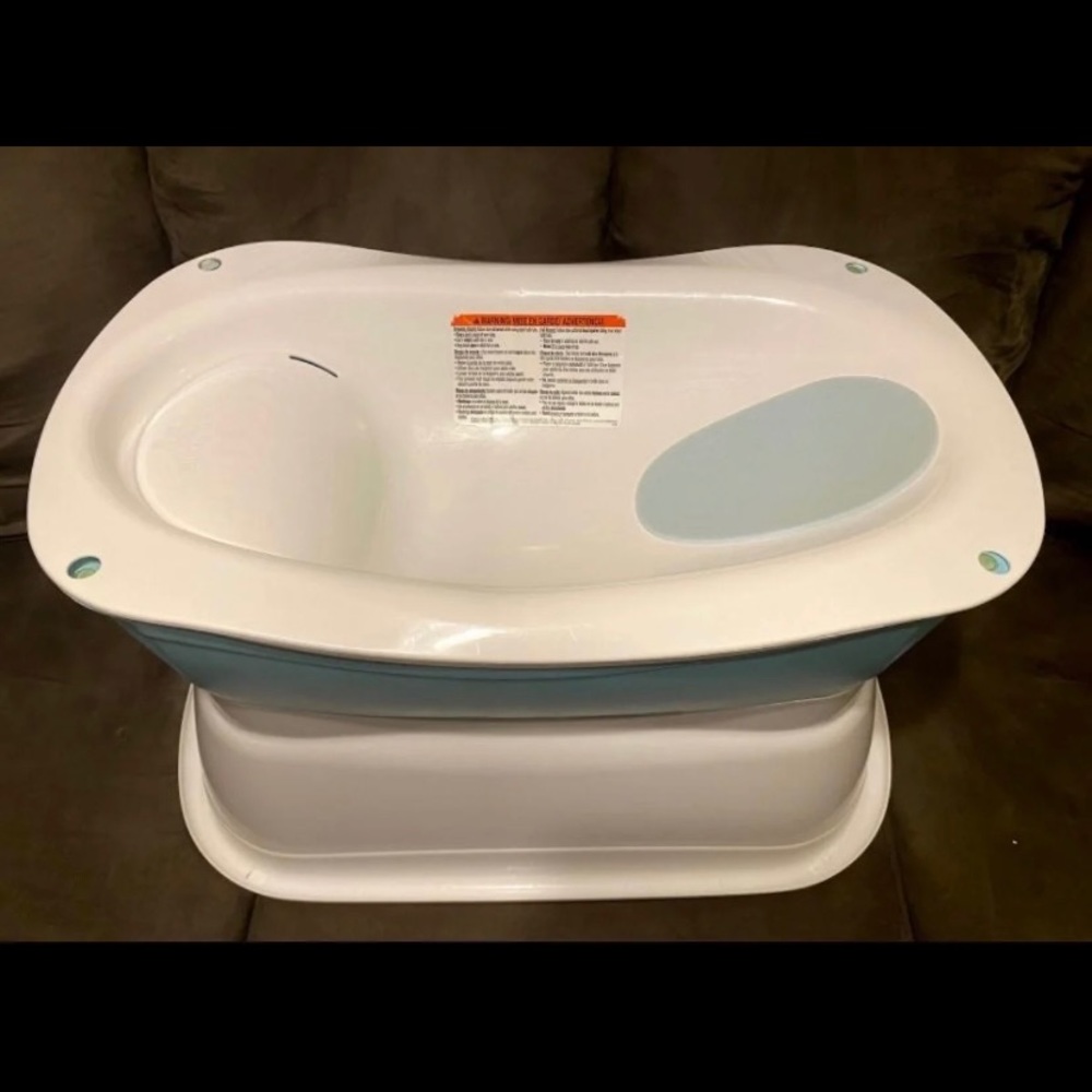 SOLD!! Baby bath tub